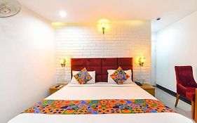 Hotel nh 7 Zirakpur